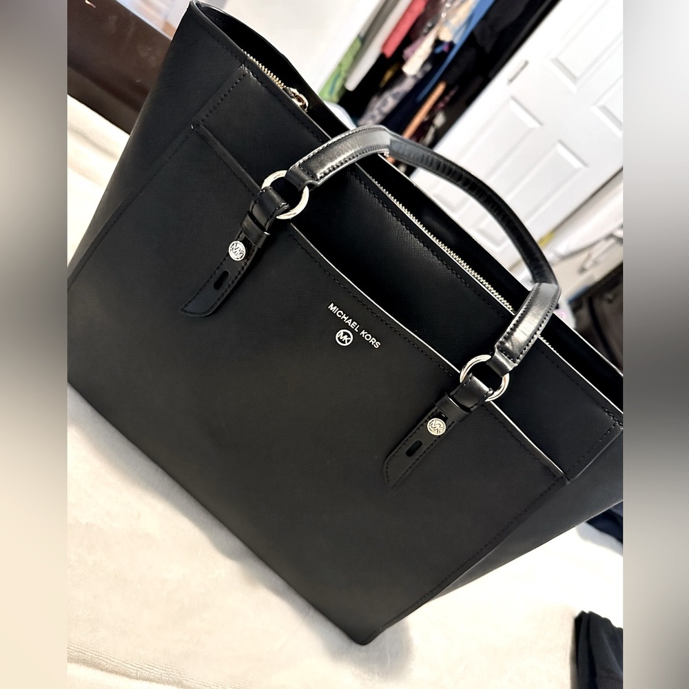 Michael Kors Tote & Wallet
